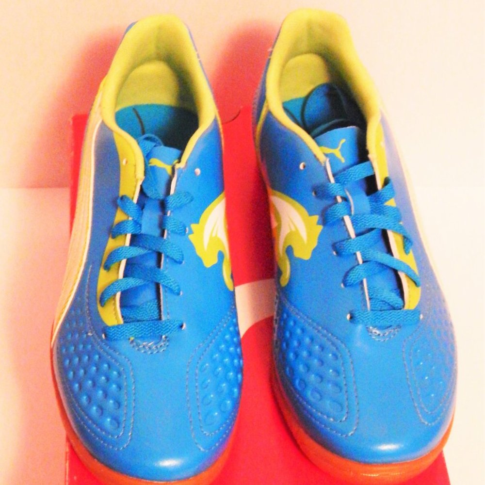NEW PUMA shoes indoor soccer Blue Youth Size  6.5,  Women equivalent Size  7.5